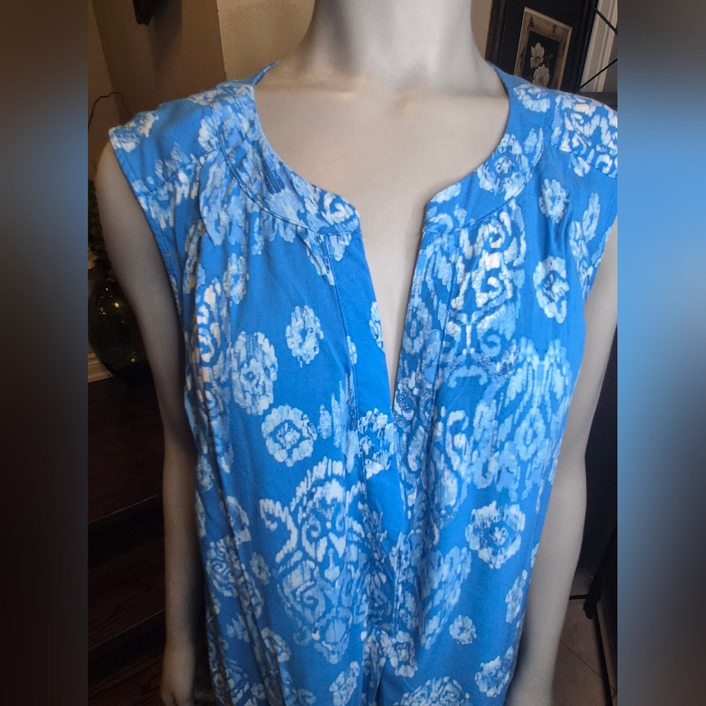 Women's Blue and White Floral Shirt Dress